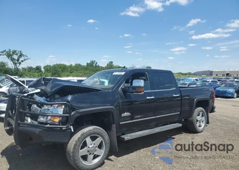 2018 Chevrolet Silverado K2500 High Country z USA, uszkodzony, nr VIN 1GC1KXEY4JF107380